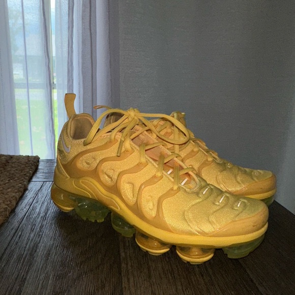 Wmns Air VaporMax Plus - Picture 4 of 5